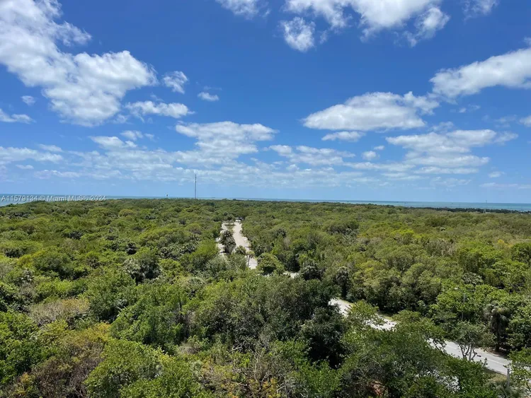 Towers of Key Biscayne #D808 image #7