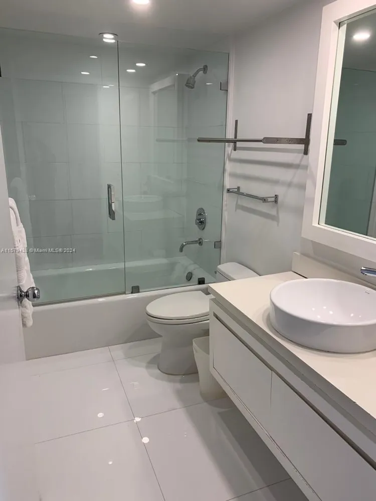 The Yacht Club at Aventura #1407 image #17