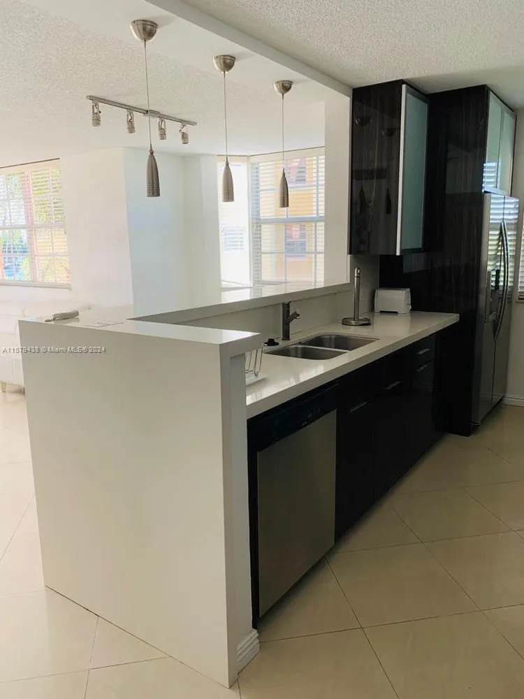 The Yacht Club at Aventura #1407 image #9