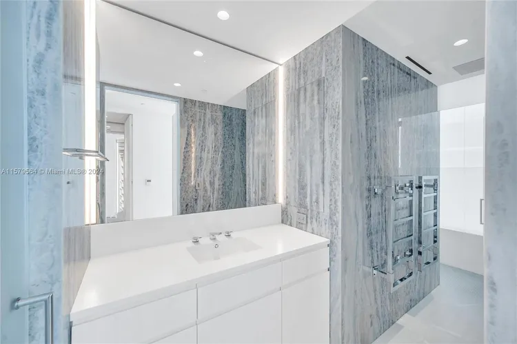 The Surf Club Four Seasons Hotel And Residences #N-PH4 image #30