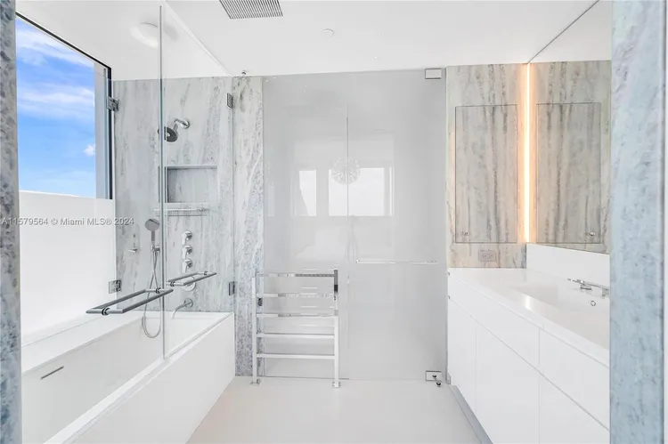 The Surf Club Four Seasons Hotel And Residences #N-PH4 image #32