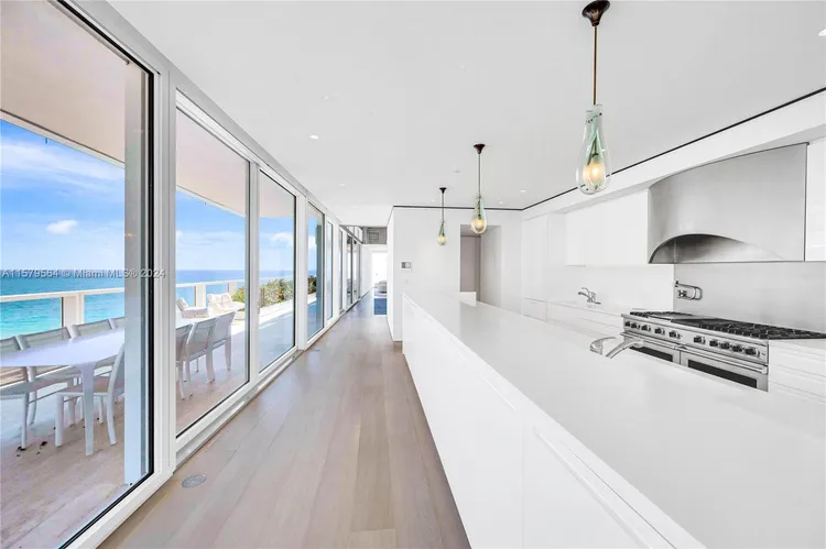 The Surf Club Four Seasons Hotel And Residences #N-PH4 image #8