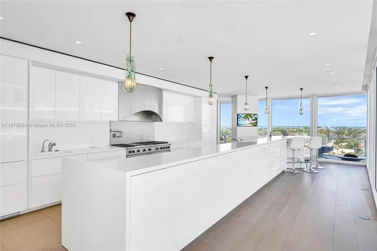 The Surf Club Four Seasons Hotel And Residences #N-PH4 image #9