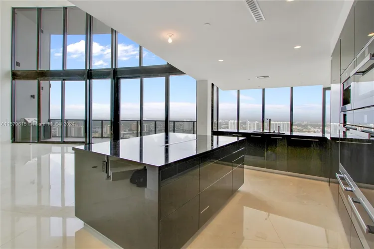 Porsche Design Tower #4003 image #10