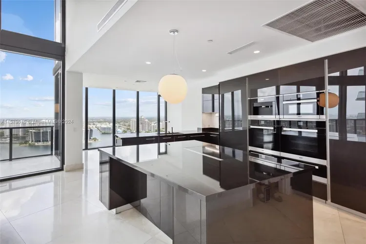 Porsche Design Tower #4003 image #11