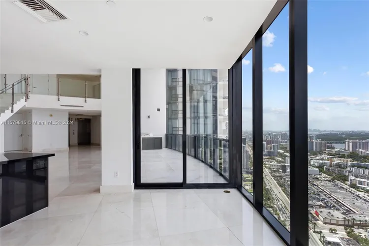 Porsche Design Tower #4003 image #15