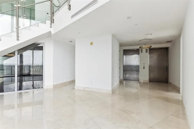 Porsche Design Tower #4003 image #16