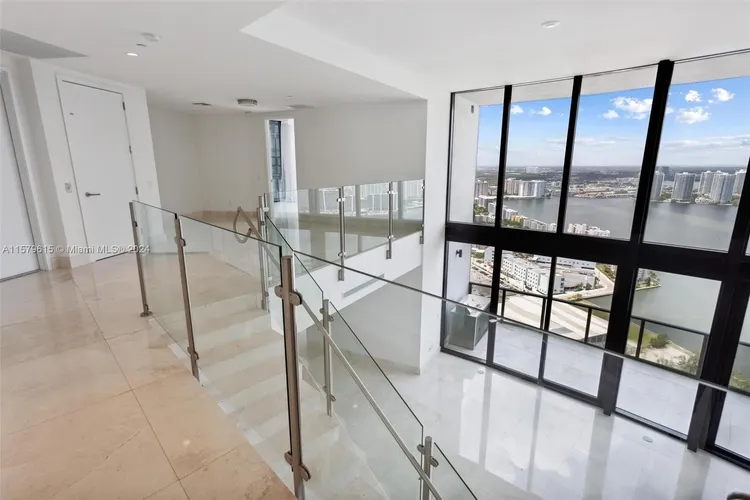 Porsche Design Tower #4003 image #19