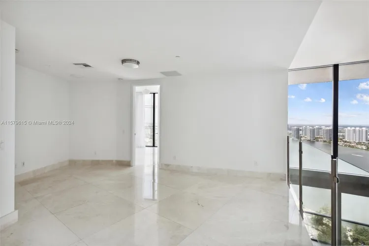 Porsche Design Tower #4003 image #21