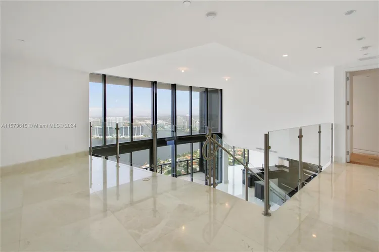 Porsche Design Tower #4003 image #22