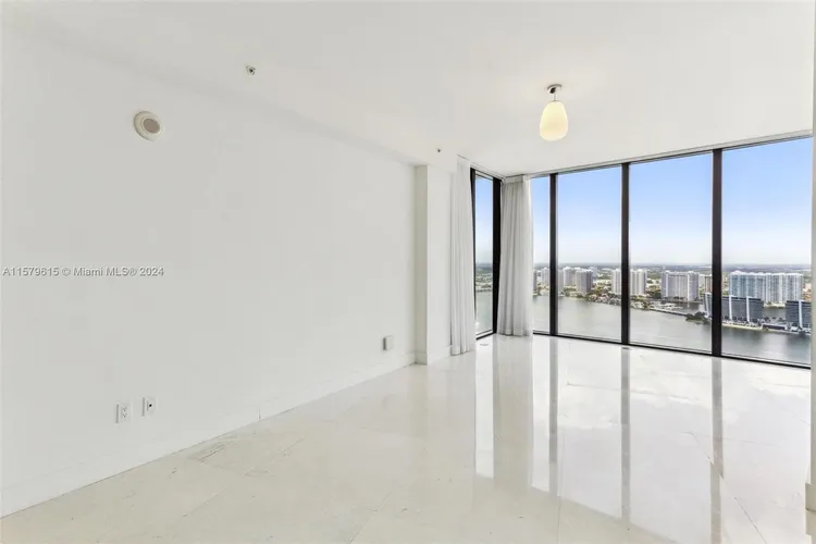 Porsche Design Tower #4003 image #25