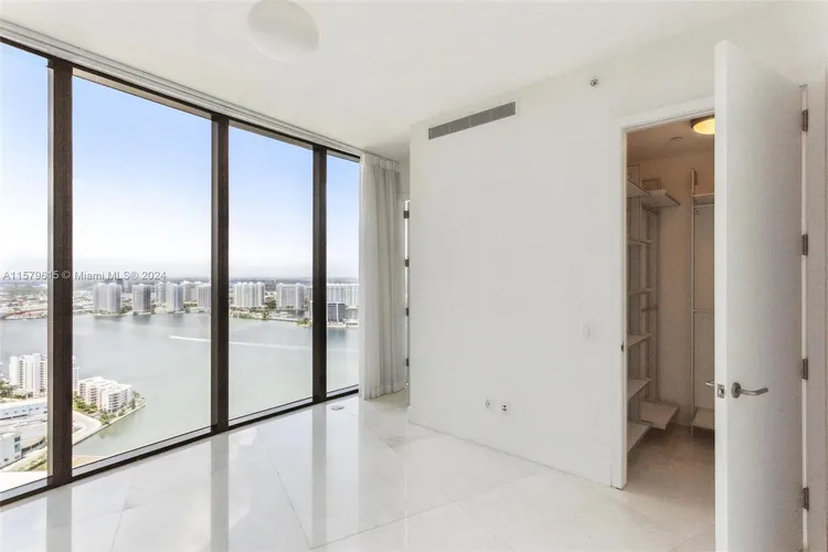 Porsche Design Tower #4003 image #32