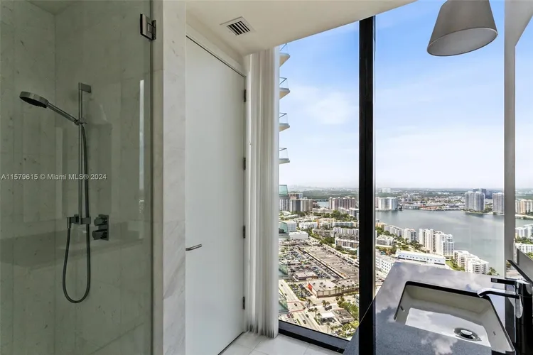 Porsche Design Tower #4003 image #33