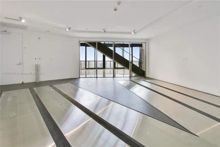 Porsche Design Tower #4003 image #35