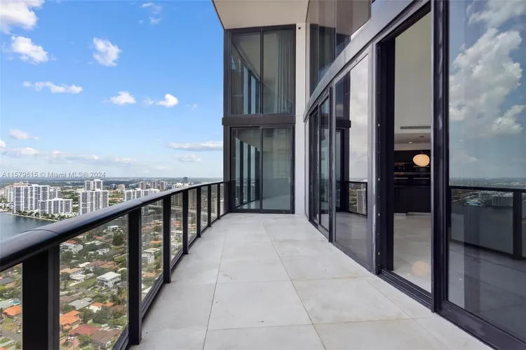 Porsche Design Tower #4003 image #37