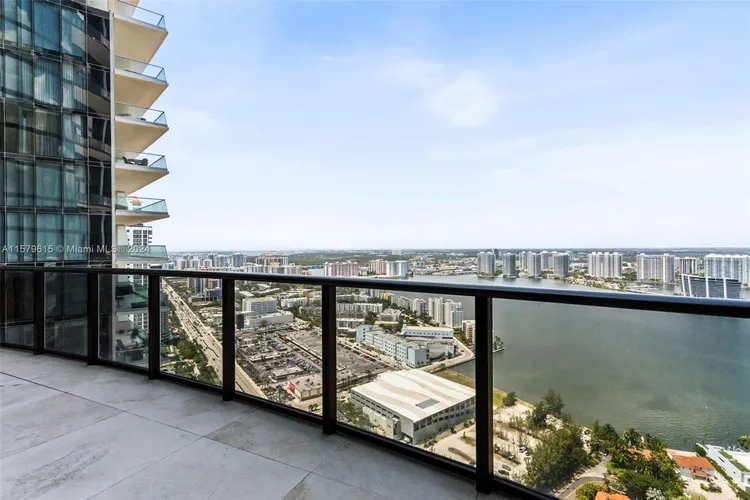 Porsche Design Tower #4003 image #38