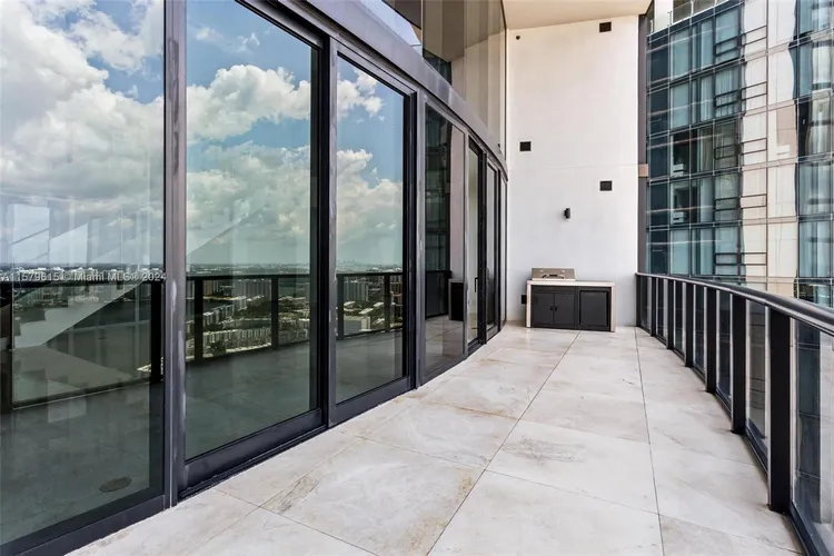 Porsche Design Tower #4003 image #39