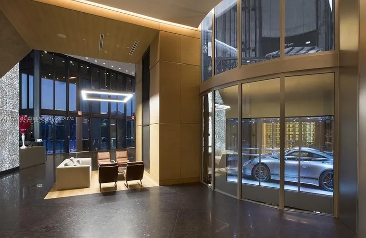 Porsche Design Tower #4003 image #44