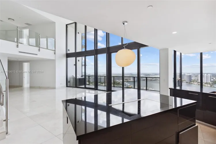 Porsche Design Tower #4003 image #8