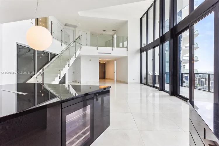 Porsche Design Tower #4003 image #9