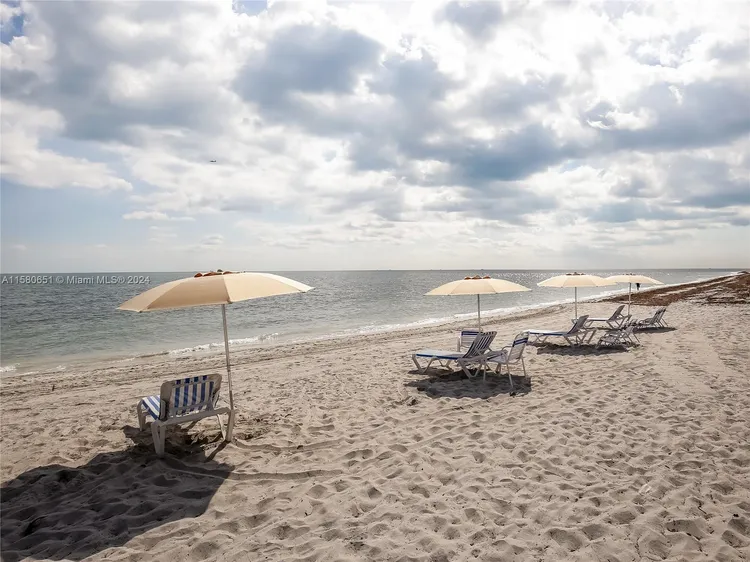 Towers of Key Biscayne #E1108 image #33