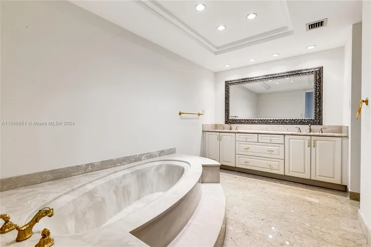 Towers of Key Biscayne #E1108 image #8