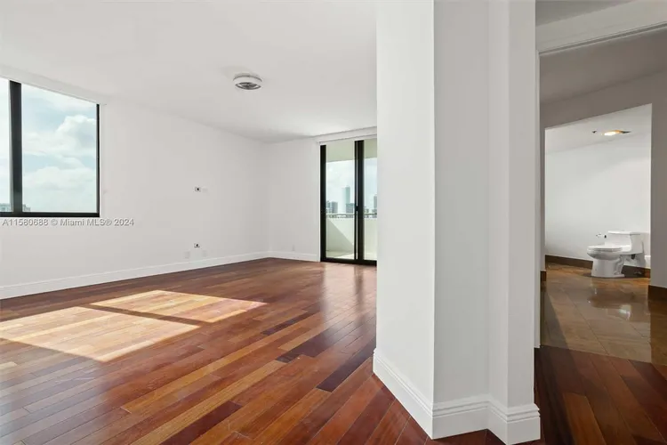 Villa Regina Condo #1206 image #13