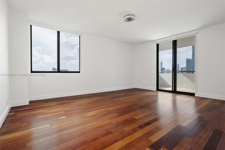 Villa Regina Condo #1206 image #14