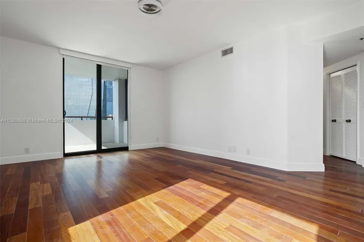 Villa Regina Condo #1206 image #15