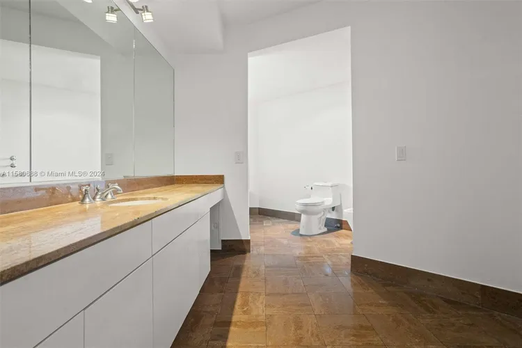 Villa Regina Condo #1206 image #17