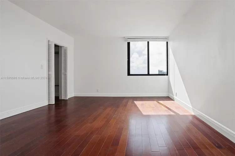 Villa Regina Condo #1206 image #22