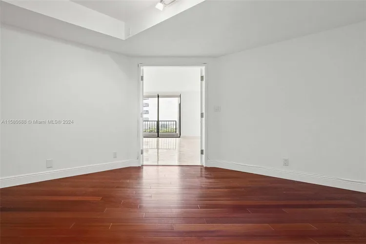 Villa Regina Condo #1206 image #27
