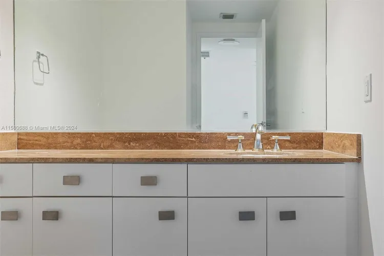 Villa Regina Condo #1206 image #28