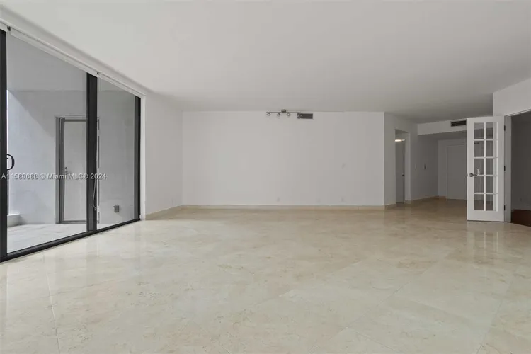 Villa Regina Condo #1206 image #7
