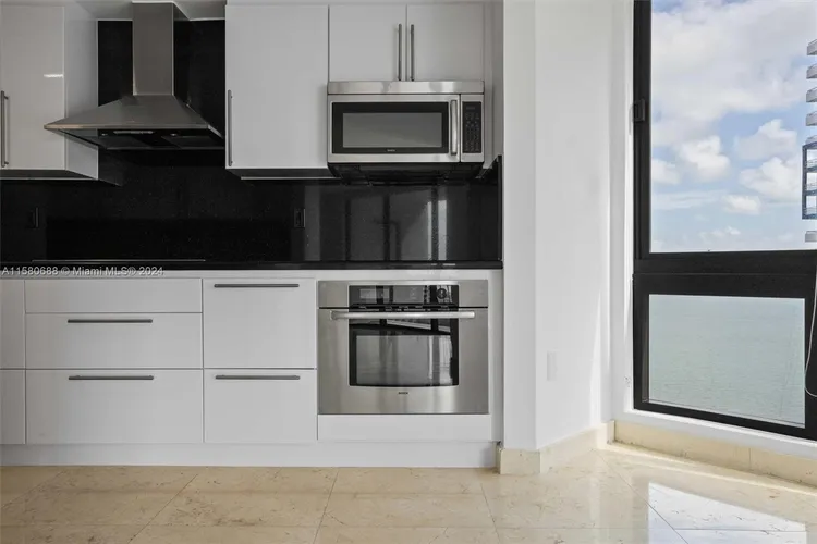 Villa Regina Condo #1206 image #8