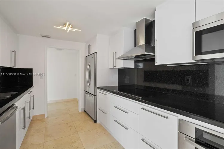 Villa Regina Condo #1206 image #9