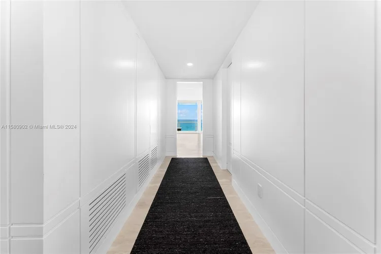 The Surf Club Four Seasons Hotel And Residences #N-611 image #13