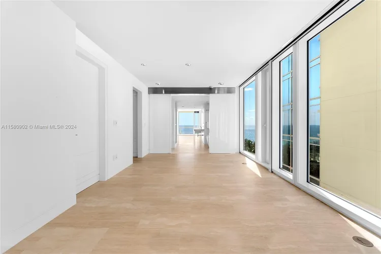 The Surf Club Four Seasons Hotel And Residences #N-611 image #16