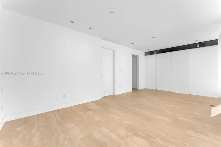 The Surf Club Four Seasons Hotel And Residences #N-611 image #18