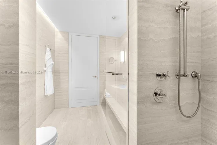 The Surf Club Four Seasons Hotel And Residences #N-611 image #20