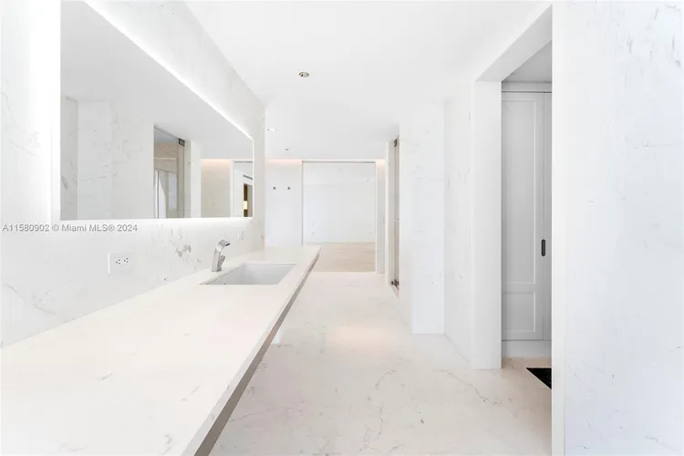 The Surf Club Four Seasons Hotel And Residences #N-611 image #22