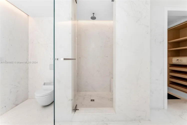 The Surf Club Four Seasons Hotel And Residences #N-611 image #23