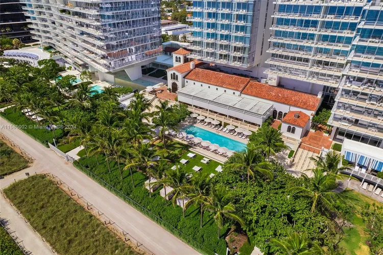 The Surf Club Four Seasons Hotel And Residences #N-611 image #34