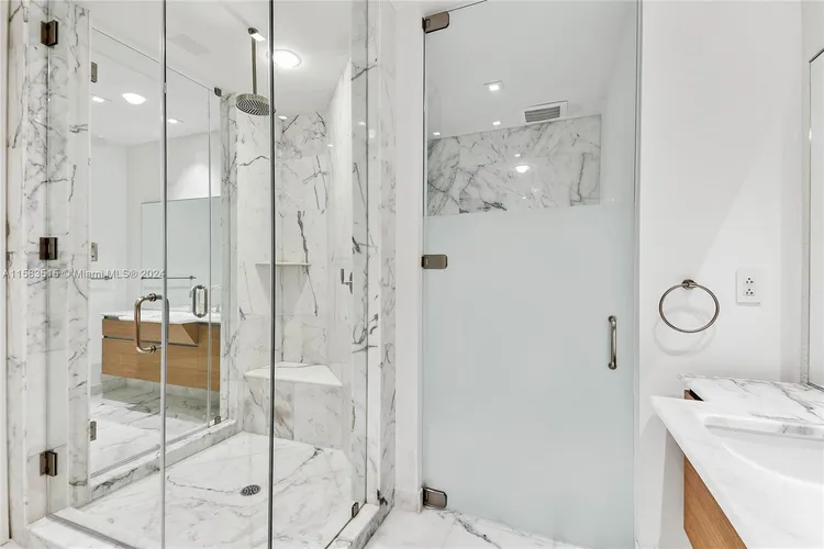 Grovenor House #2601 image #10