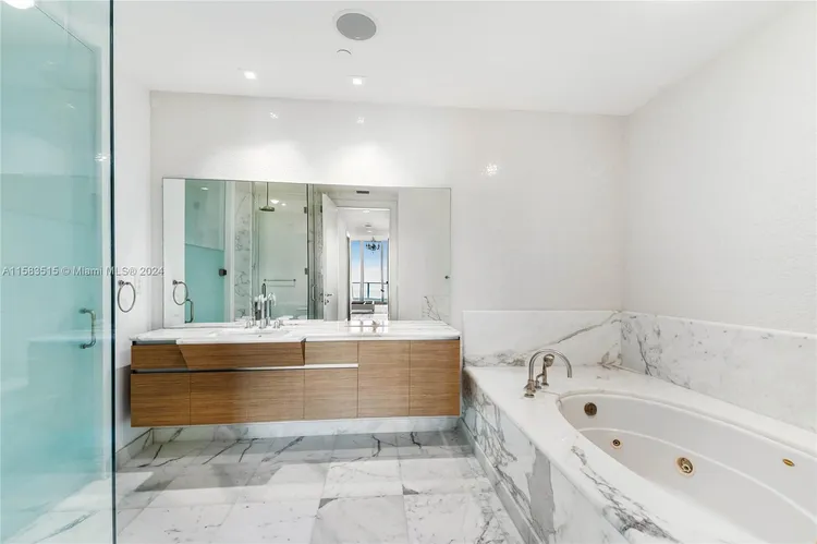 Grovenor House #2601 image #8