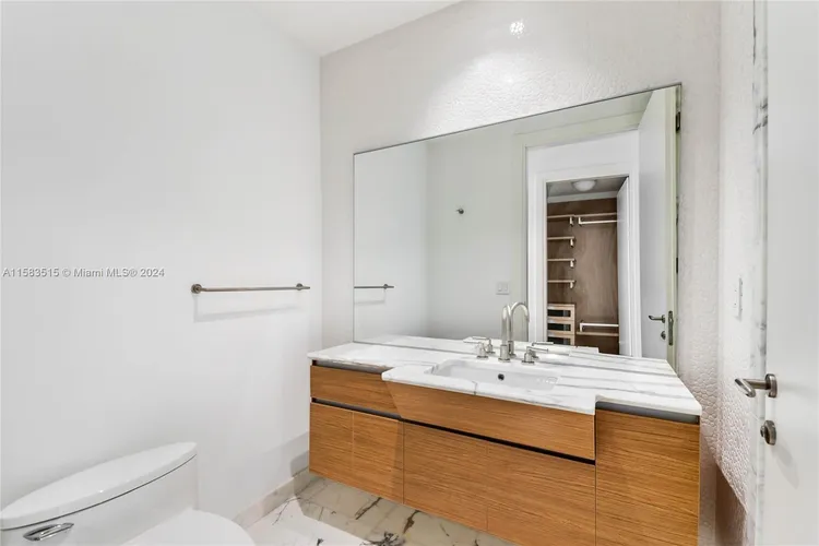 Grovenor House #2601 image #9