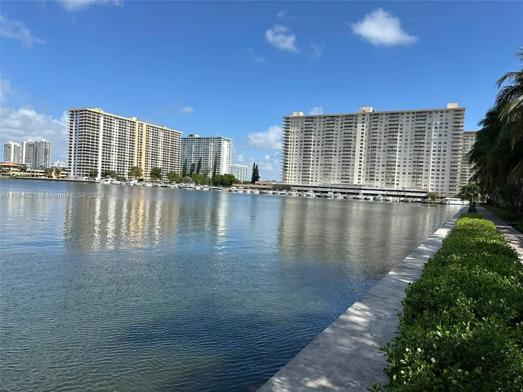 Porto Bellagio #4504 image #43