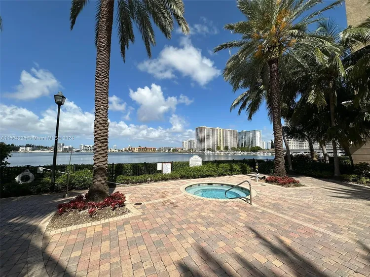 Porto Bellagio #4504 image #44