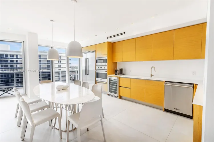 Majestic Tower #1009 image #12