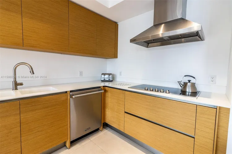 Majestic Tower #1009 image #15